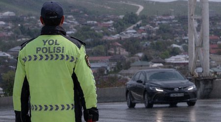 Дорожная полиция Азербайджана призвала водителей к осторожности из-за непогоды