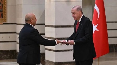 Rəşad Aslanov etimadnaməsini Ərdoğana təqdim edib