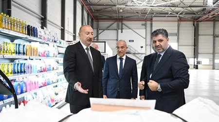 Əliyev Qaradağda kağız və gigiyenik məhsullar müəssisəsinin açılışında iştirak edib