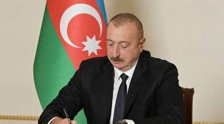 Ильхам Алиев поздравил Исмаила Ульд Шейх Ахмеда с избранием генсеком ОИС