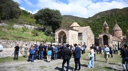 Xarici diplomatlar Xudavəng monastır kompleksini ziyarət ediblər