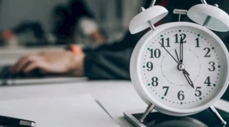 Госучреждения в Баку переходят на новый график работы