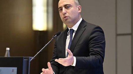 İki aydır Emin Əmrullayevi tapa bilmirəm - deputat nazirə irad bildirdi