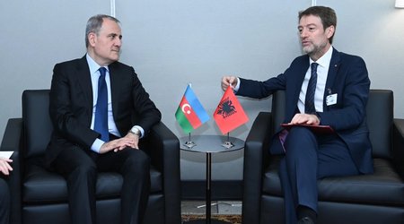 Ceyhun Bayramov Albaniyalı həmkarı ilə Ermənistanla sülh səylərini müzakirə edib