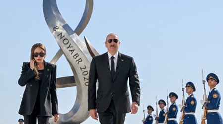 İlham Əliyev və Mehriban Əliyeva Zəfər parkını ziyarət ediblər