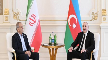 Президент Ильхам Алиев позвонил Масуду Пезешкиану