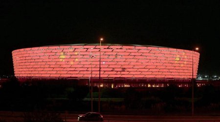 Bakı Olimpiya Stadionu və Heydər Əliyev Mərkəzi Çin bayrağının rəngləri ilə işıqlandırılıb