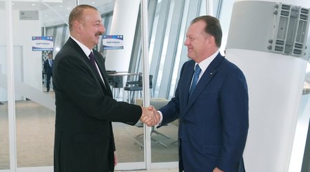 Алиев наградил Визера