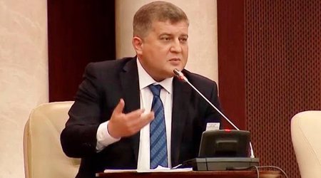 Deputat: Məlumat verənləri sıxışdırıb işdən çıxara bilərlər