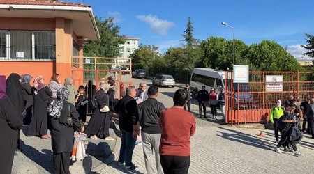 İstanbulda məktəbə hücum edən şagird 1 nəfəri öldürüb, 7 nəfəri yaralayıb