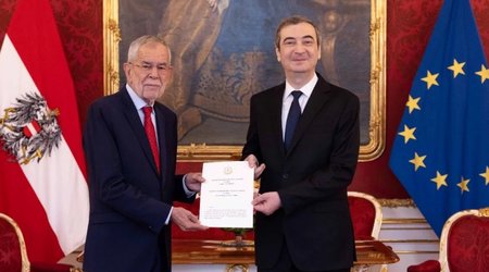 Камиль Хасиев вручил верительные грамоты президенту Австрии