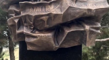 Bakıda jurnalist Nəcəf Nəcəfovun məzarı üzərindəki barelyef bərpa edilib