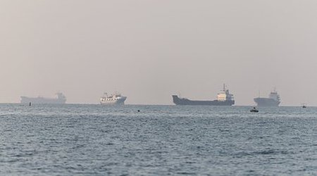 США нанесли удар по грузовому судну в Оманском заливе