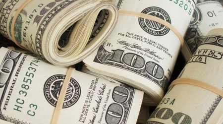 Доллар стабилен по 1,70, евро подешевел