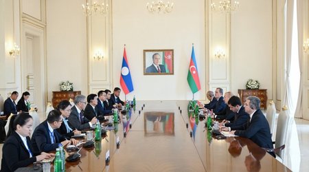 İlham Əliyevin Laos Prezidenti ilə geniş tərkibdə görüşü olub