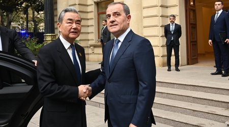 Ceyhun Bayramov Çinin xarici işlər naziri ilə görüşüb