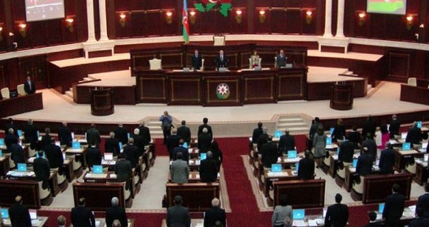 Milli Məclisdə şəkil çəkməyə qadağa Milli Məclisdə şəkil çəkməyə qadağa