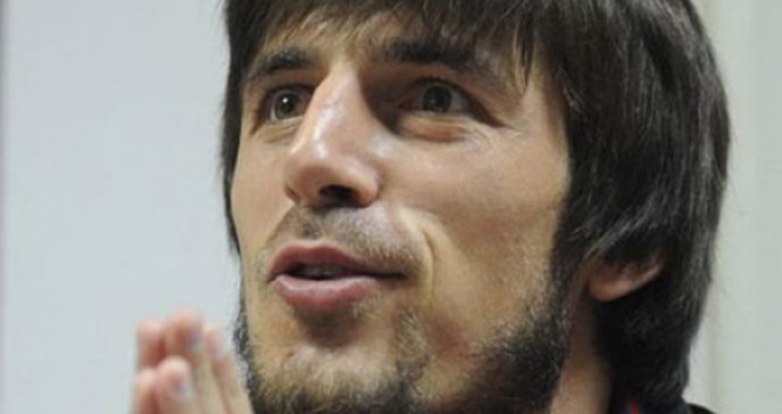 Azərbaycan millisində saxta sənədlə oynayan futbolçu kimdir? Azərbaycan millisində saxta sənədlə oynayan futbolçu kimdir?