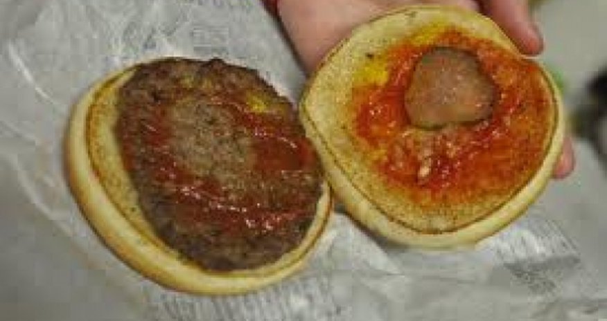 Сотрудник McDonald's плюнул в гамбургер полицейского Сотрудник McDonald's плюнул в гамбургер полицейского