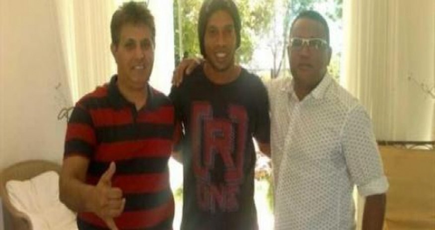 "Beşiktaş" Ronaldinyo ilə rəsmi danışıqlara başladı "Beşiktaş" Ronaldinyo ilə rəsmi danışıqlara başladı