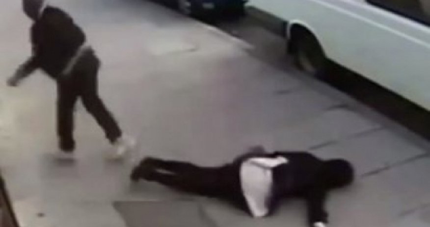 В США набирает моду смертельная игра "Нокаут" или "Выруби белого" -ВИДЕО В США набирает моду смертельная игра "Нокаут" или "Выруби белого" -ВИДЕО