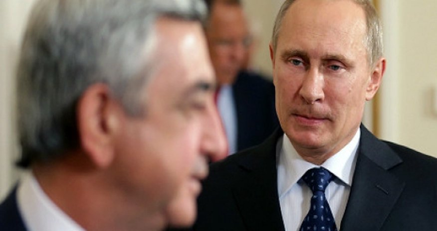 Путина в Армении встретили плакатами "Putin, go home!" Путина в Армении встретили плакатами "Putin, go home!"