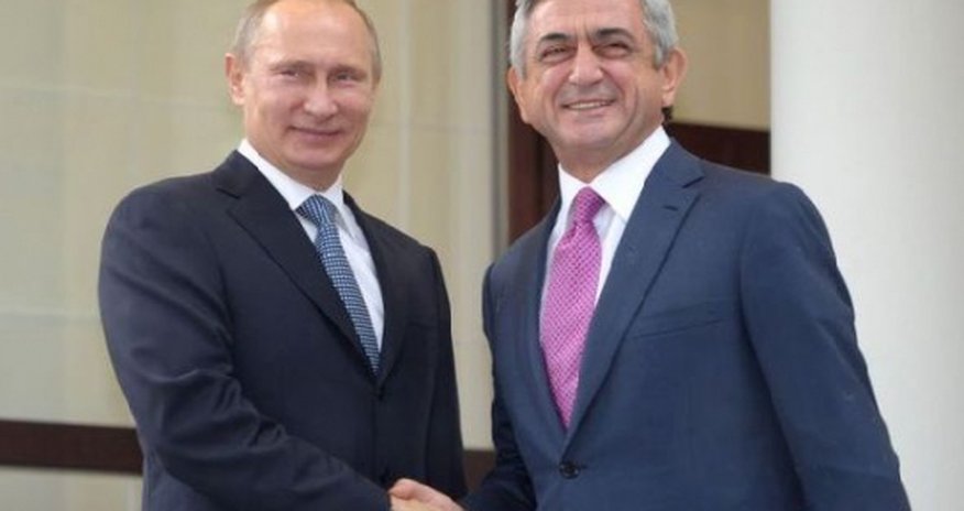 Rusiya Ermənistana silahı su qiymətinə satacaq Rusiya Ermənistana silahı su qiymətinə satacaq