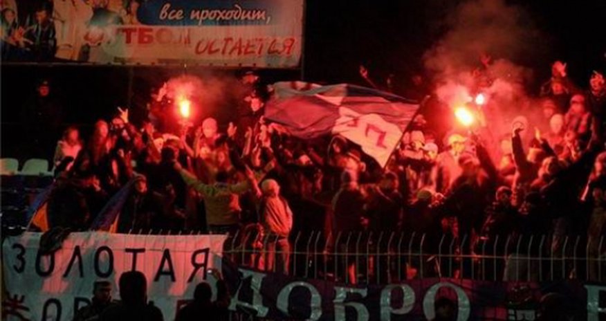 Футбольным фанатам запретят скрывать лица Футбольным фанатам запретят скрывать лица