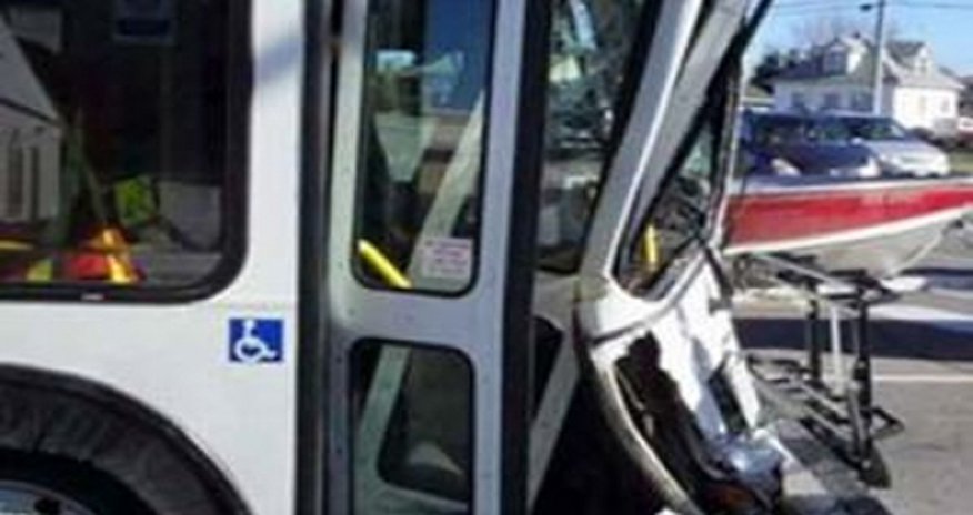 Türkiyədə tələbələri daşıyan avtobus ağır yol qəzasına uğrayı Türkiyədə tələbələri daşıyan avtobus ağır yol qəzasına uğrayı
