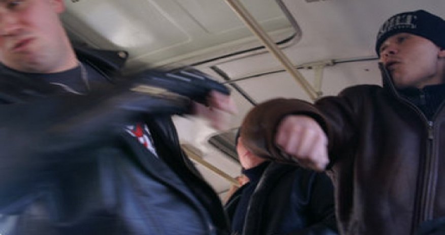 В Баку в автобусе произошла драка В Баку в автобусе произошла драка