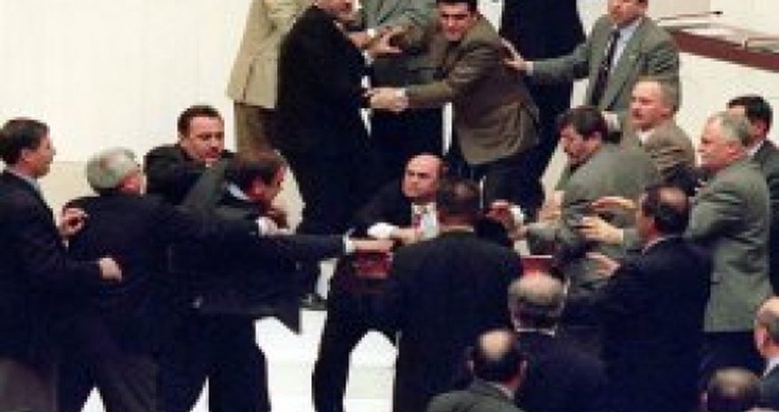 Türkiyə parlamentində dava VIDEO Türkiyə parlamentində dava VIDEO