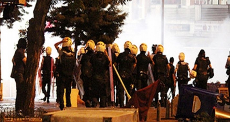 Polis aksiyanı dağıtdı Polis aksiyanı dağıtdı