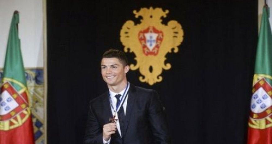 Ronaldo dövlət nişanı aldı - FOTO Ronaldo dövlət nişanı aldı - FOTO