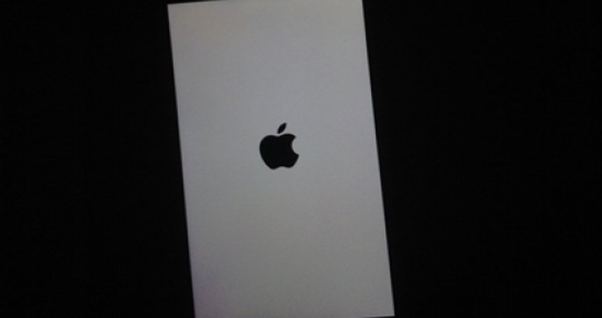 Ответ Apple на жалобы про «экран смерти» в iPhone Ответ Apple на жалобы про «экран смерти» в iPhone