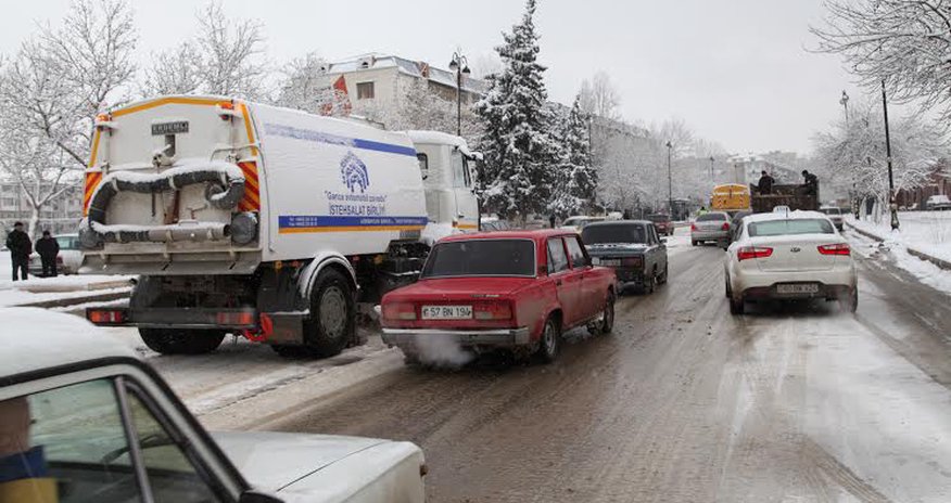 Gəncədə yollar qardan belə təmizlənir - FOTOLAR Gəncədə yollar qardan belə təmizlənir - FOTOLAR