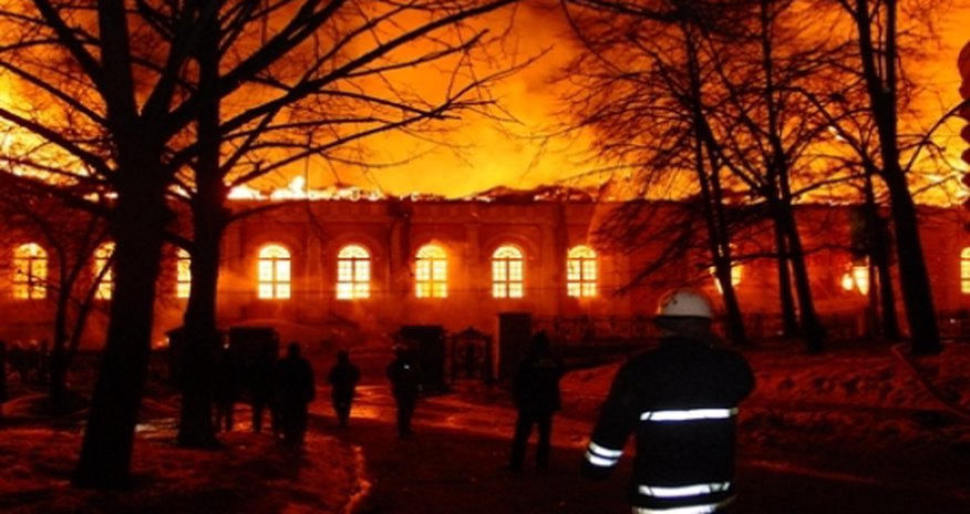 В жилом доме в Баку начался пожар В жилом доме в Баку начался пожар