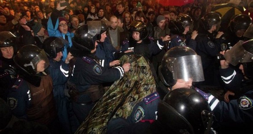 В Киеве захвачен офис правящей партии- ВИДЕО В Киеве захвачен офис правящей партии- ВИДЕО
