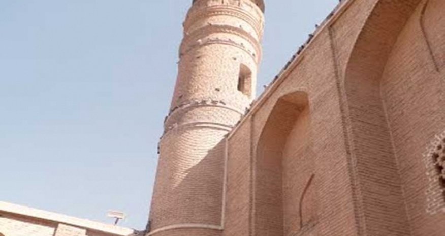 Azərbaycan vətəndaşı məscidin minarəsindən özünü atmaq istədi Azərbaycan vətəndaşı məscidin minarəsindən özünü atmaq istədi