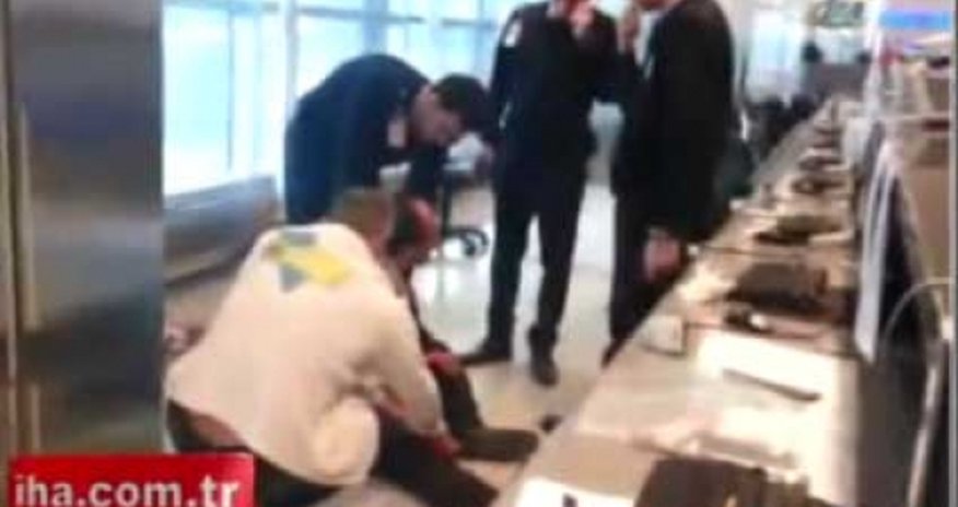 Azərbaycanlı Türkiyə aeroportunda polisi vurdu - VİDEO Azərbaycanlı Türkiyə aeroportunda polisi vurdu - VİDEO