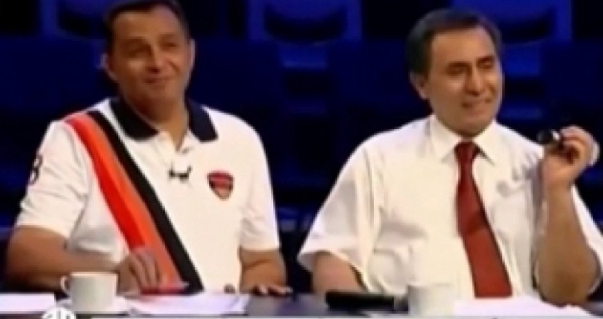ANS-in efirindəki hərəkət qalmaqal oldu - VİDEO ANS-in efirindəki hərəkət qalmaqal oldu - VİDEO
