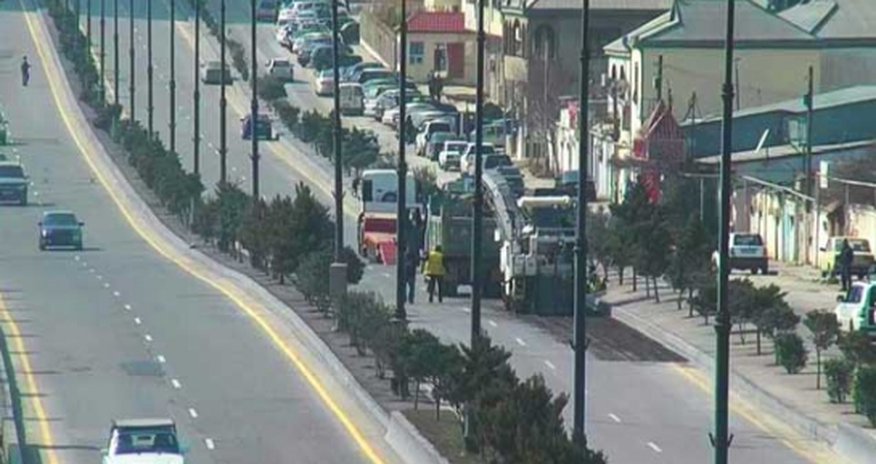 Bakıda yol ötürücüsündə hərəkət dayandırıldı - FOTO Bakıda yol ötürücüsündə hərəkət dayandırıldı - FOTO