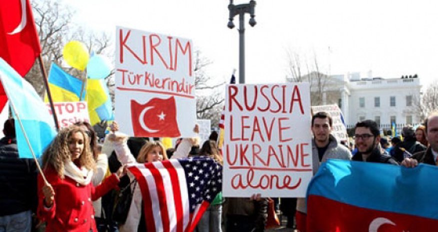 Azərbaycanlılar Putinə etiraz etdilər - FOTO Azərbaycanlılar Putinə etiraz etdilər - FOTO
