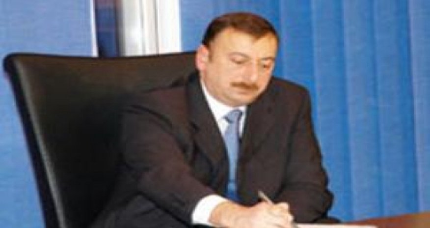 Президент Азербайджана поднял пенсию инвалидам войны Президент Азербайджана поднял пенсию инвалидам войны