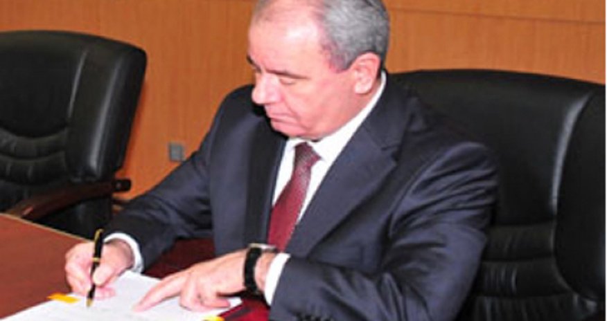 Nazir əmr imzaladı Nazir əmr imzaladı