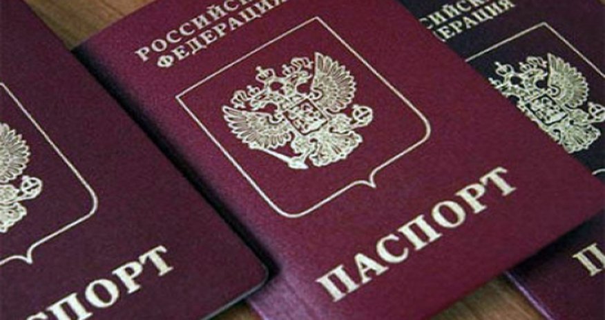 В Крыму начали выдавать российские паспорта В Крыму начали выдавать российские паспорта