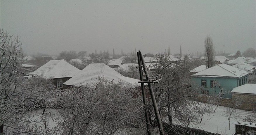 Qaxda və Gəncədə qar yağır - FOTO Qaxda və Gəncədə qar yağır - FOTO