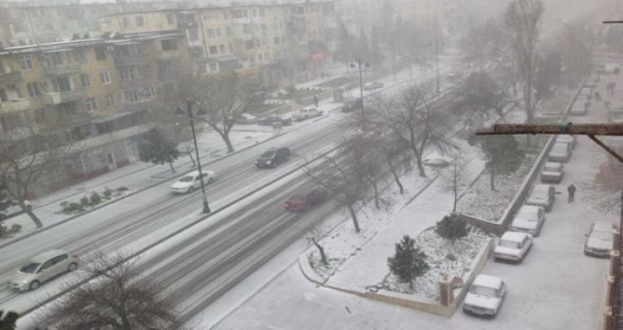 Bakıya qar yağır Bakıya qar yağır