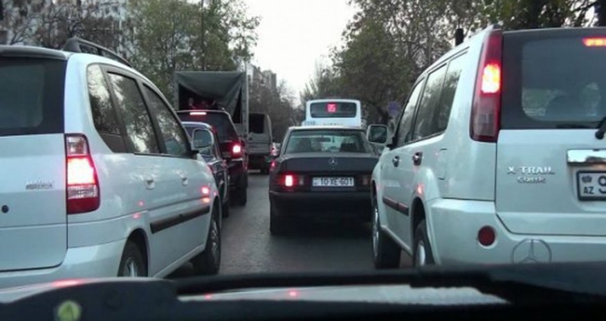 ДТП стало причиной возникновения пробки в столице –ФОТО ДТП стало причиной возникновения пробки в столице –ФОТО
