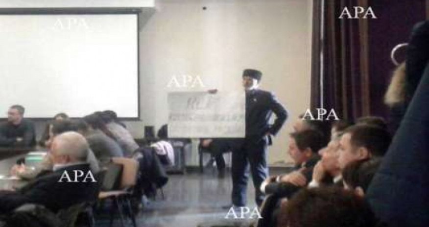 Krım Tatar Məclisinin iclasında qarşıdurma Krım Tatar Məclisinin iclasında qarşıdurma