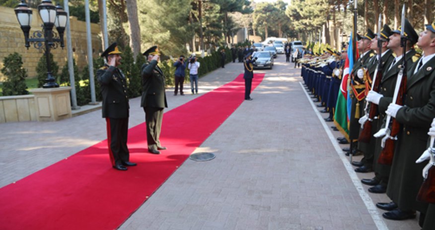 Zakir Həsənov Türkiyə Silahlı Qüvvələrinin Baş Qərargah rəisini təltif etdi - FOTOLAR Zakir Həsənov Türkiyə Silahlı Qüvvələrinin Baş Qərargah rəisini təltif etdi - FOTOLAR